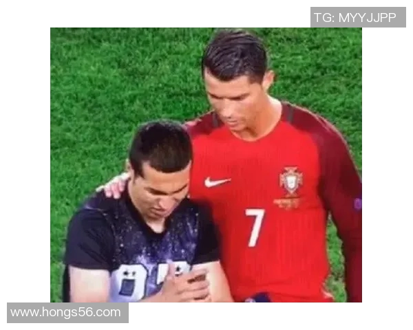 足球明星与球迷共庆盛典激情四溢共享荣耀时刻