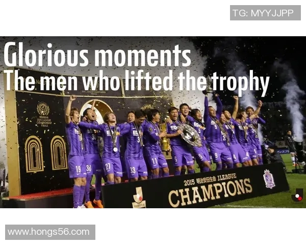 足球明星荣耀时刻捧奖杯的精彩瞬间合集欣赏